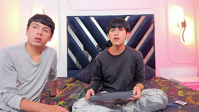 hoot booys  online show from 11-17-25, 03:32