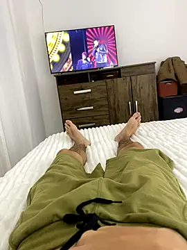 leozin01 online show from 11-06-25, 12:03