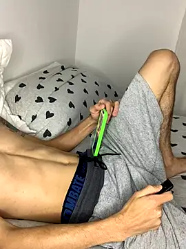 leozin01 online show from 12-03-25, 11:14