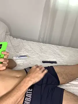 leozin01 online show from 12-02-25, 06:31