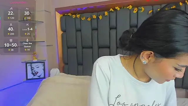 TanyaBello online show from 12-18-25, 01:26