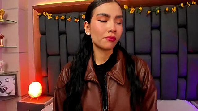 TanyaBello online show from 11-22-25, 01:43