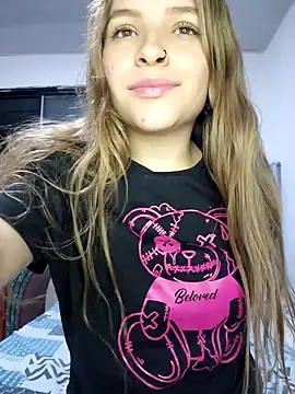 Snapshot of bambiluly chatting on 10-17-25, 11:06 bambiluly online show from 10-17-25, 11:06