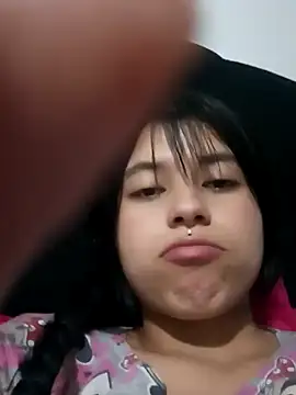 petite coral online show from 01-13-26, 04:16