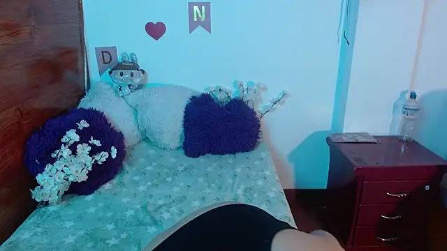 petite coral online show from 12-01-25, 03:29