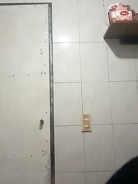 petite coral online show from 12-18-25, 02:05