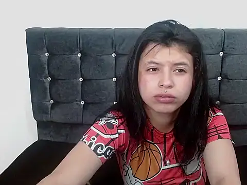 petite coral online show from 10-23-25, 11:31