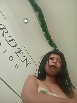 petite coral online show from 12-15-25, 09:15