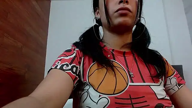 petite coral online show from 10-22-25, 07:35