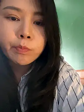 Snapshot of Alice9988 chatting on 10-17-25, 08:28 Alice9988 online show from 10-17-25, 08:28