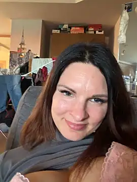 kinkysarahx online show from 04-18-26, 04:09