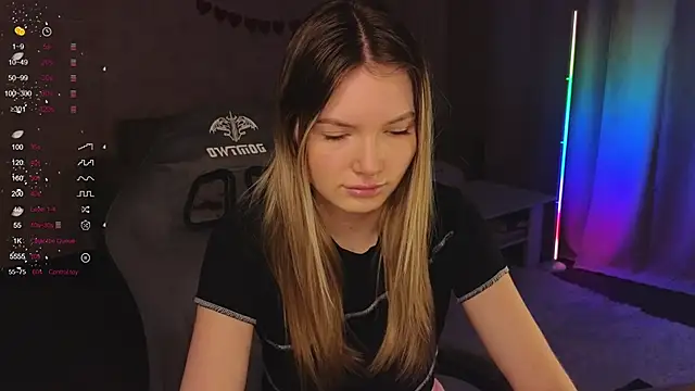 Snapshot of EvelynSin chatting on 12-04-25, 08:57 EvelynSin online show from 12-04-25, 08:57