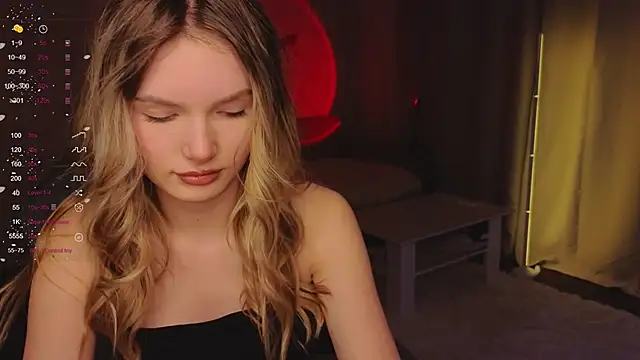 Snapshot of EvelynSin chatting on 11-21-25, 12:26 EvelynSin online show from 11-21-25, 12:26