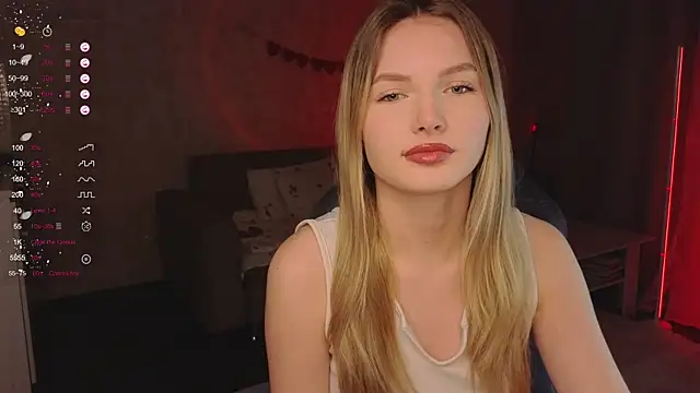 Snapshot of EvelynSin chatting on 12-16-25, 11:58 EvelynSin online show from 12-16-25, 11:58