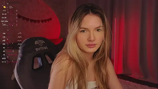 Snapshot of EvelynSin chatting on 11-16-25, 11:15 EvelynSin online show from 11-16-25, 11:15