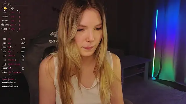 Snapshot of EvelynSin chatting on 11-30-25, 12:06 EvelynSin online show from 11-30-25, 12:06