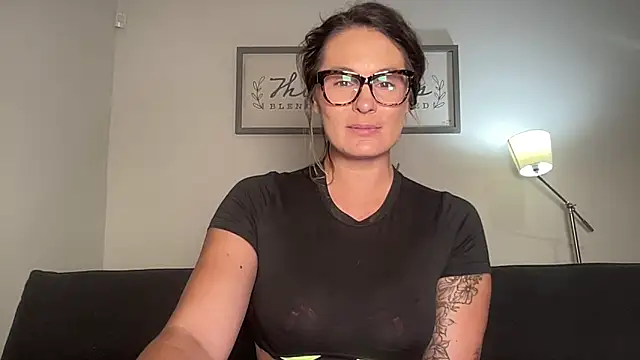 Mandyrheaa online show from 10-30-25, 01:15