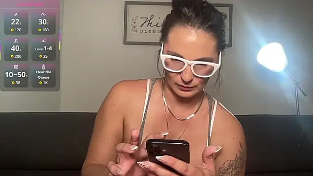 Mandyrheaa online show from 11-25-25, 02:23