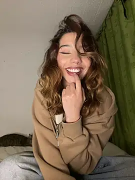 Snapshot of MiaaCute- chatting on 05-19-26, 11:01 MiaaCute- online show from 05-19-26, 11:01