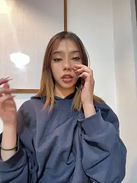 Snapshot of MiaaCute- chatting on 05-05-26, 08:56 MiaaCute- online show from 05-05-26, 08:56