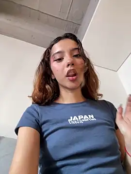 Snapshot of MiaaCute- chatting on 05-20-26, 09:23 MiaaCute- online show from 05-20-26, 09:23