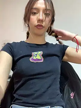 Snapshot of MiaaCute- chatting on 04-29-26, 07:09 MiaaCute- online show from 04-29-26, 07:09