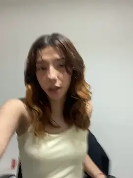 Snapshot of MiaaCute- chatting on 05-13-26, 08:38 MiaaCute- online show from 05-13-26, 08:38