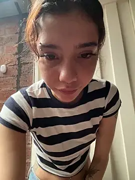 Snapshot of MiaaCute- chatting on 05-27-26, 10:39 MiaaCute- online show from 05-27-26, 10:39