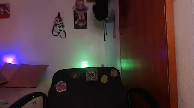 Snapshot of Violetafetish-dirty chatting on 12-22-24, 03:33 Violetafetish-dirty online show from 12-22-24, 03:33