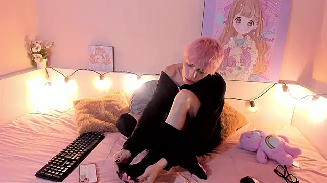 Strawberry Kitty  online show from 10-18-25, 04:36