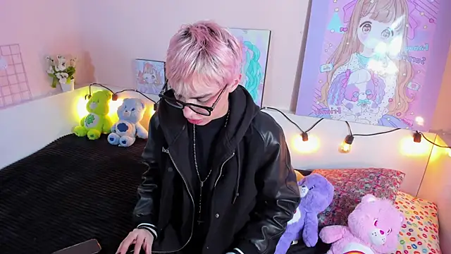 Strawberry Kitty  online show from 11-15-25, 04:16