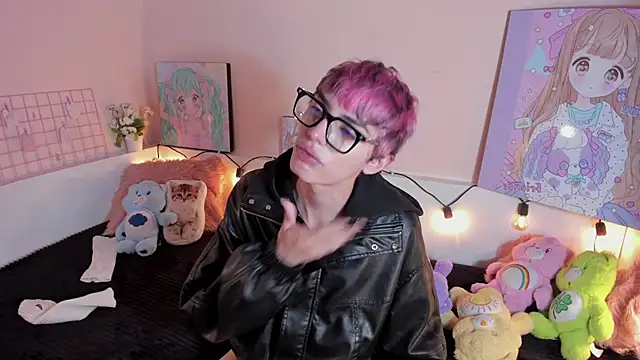 Strawberry Kitty  online show from 11-22-25, 04:11