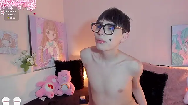 Strawberry Kitty  online show from 03-23-26, 07:19