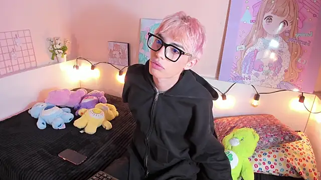 Strawberry Kitty  online show from 11-17-25, 03:54