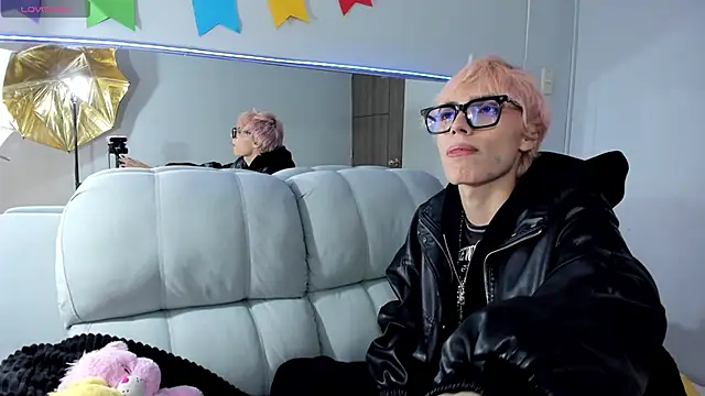 Strawberry Kitty  online show from 10-28-25, 02:05