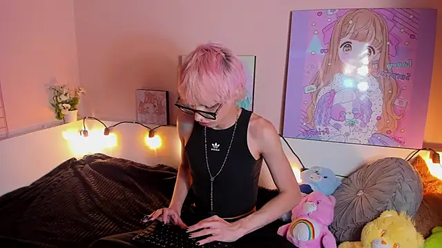 Strawberry Kitty  online show from 10-29-25, 01:43