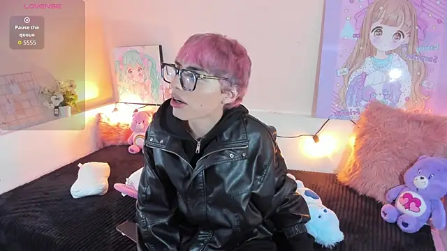 Strawberry Kitty  online show from 12-05-25, 04:22