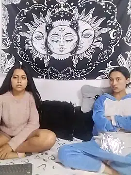 Snapshot of emily_n_abby chatting on 04-13-26, 01:26 emily n abby online show from 04-13-26, 01:26