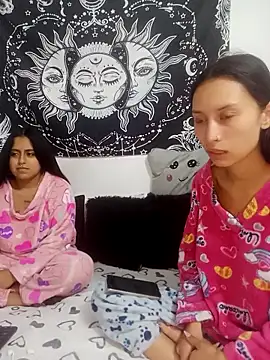 Snapshot of emily_n_abby chatting on 04-06-26, 01:12 emily n abby online show from 04-06-26, 01:12