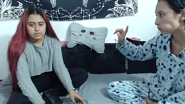 Snapshot of emily_n_abby chatting on 03-03-26, 01:18 emily n abby online show from 03-03-26, 01:18