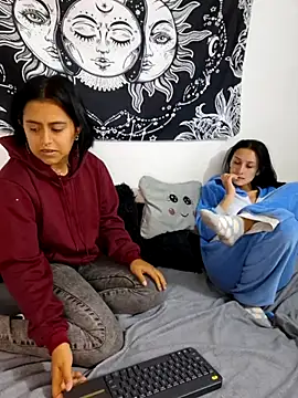 emily n abby online show from 07-13-26, 01:43