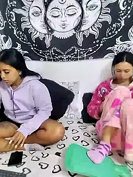 emily n abby online show from 05-13-26, 01:40