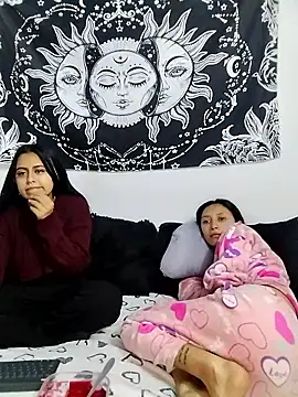 Snapshot of emily_n_abby chatting on 04-11-26, 12:20 emily n abby online show from 04-11-26, 12:20