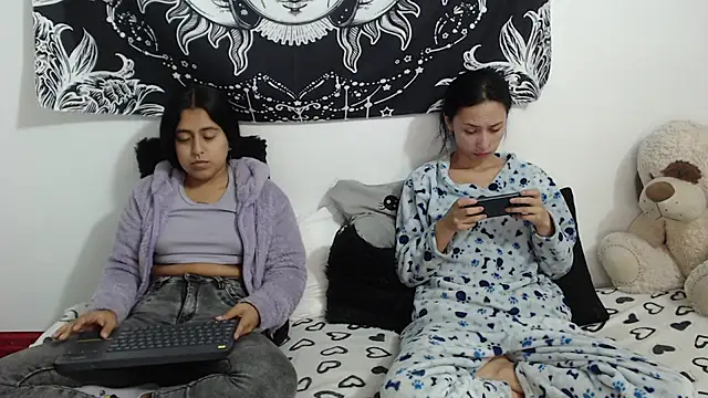 emily n abby online show from 06-04-26, 01:38