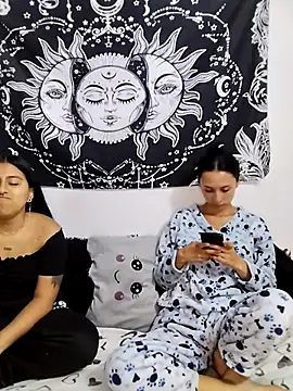 emily n abby online show from 04-18-26, 01:24