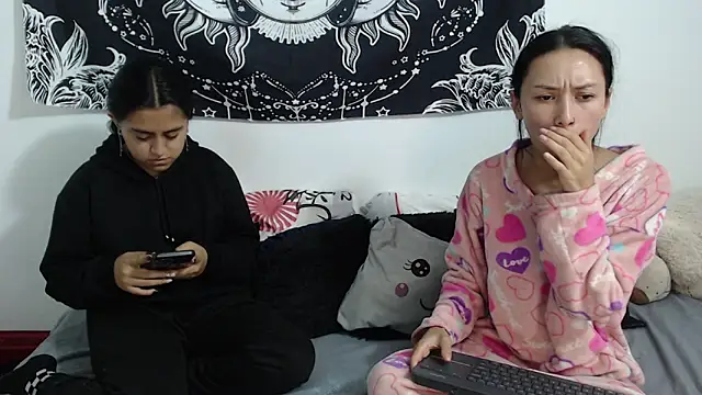 Snapshot of emily_n_abby chatting on 03-10-26, 01:15 emily n abby online show from 03-10-26, 01:15