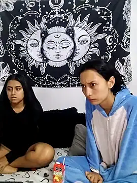 Snapshot of emily_n_abby chatting on 04-14-26, 12:32 emily n abby online show from 04-14-26, 12:32