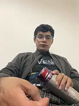 Twistermc11 online show from 10-30-25, 02:32