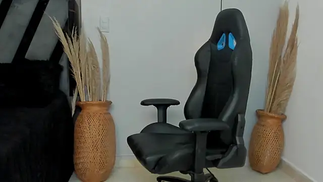 Amelia Brixton online show from 01-06-26, 04:00