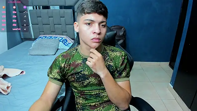 Snapshot of baby_david_03 chatting on 02-10-26, 02:21 baby david 03 online show from 02-10-26, 02:21